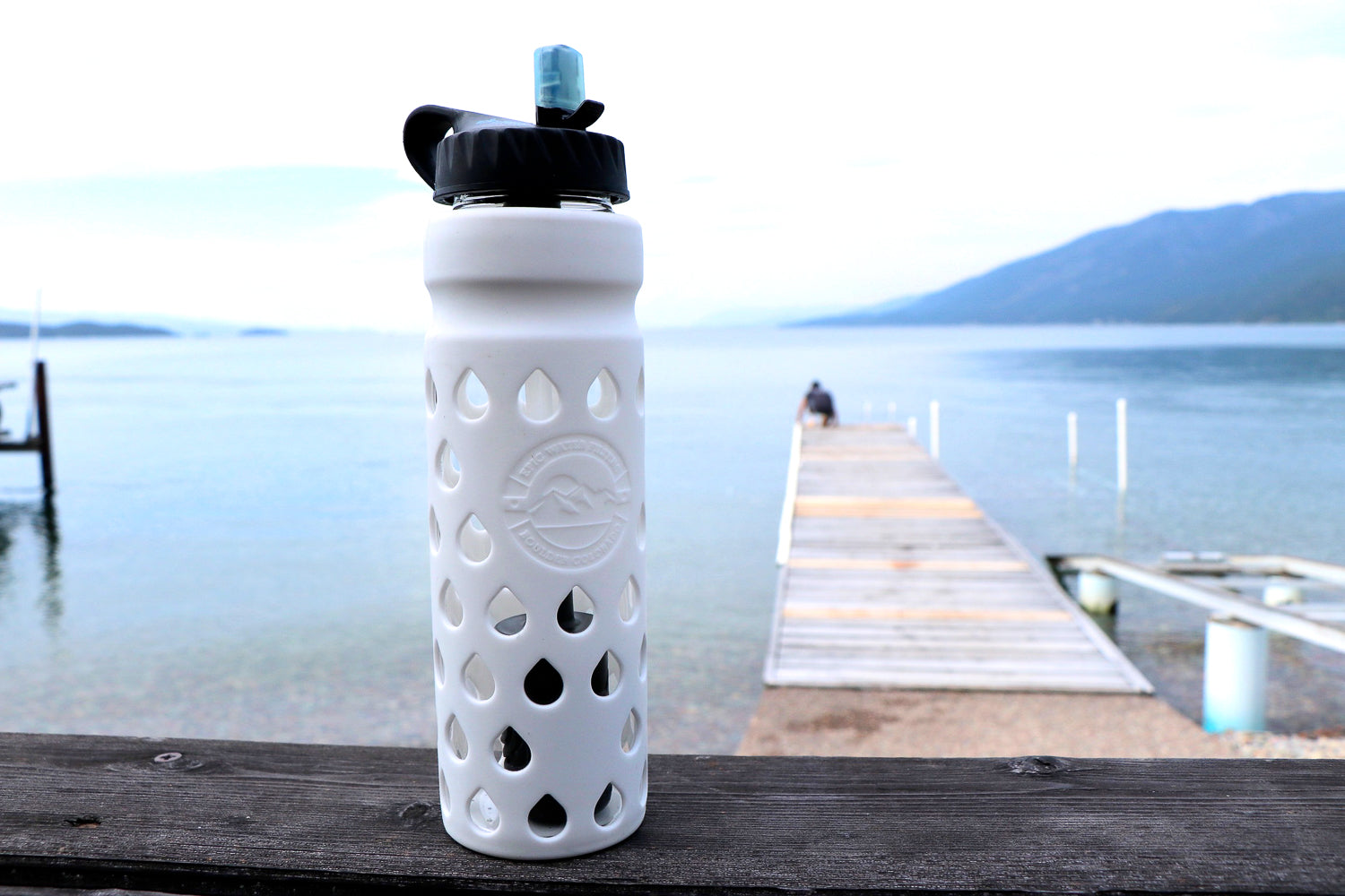 White Epic Escape Glass Bottle with Filter 32 oz outside